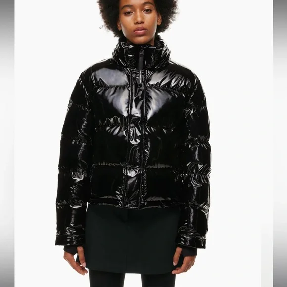 ARITZIA The Super Puff BLACK 黒 THE SUPER PUFF ブラック ダウン